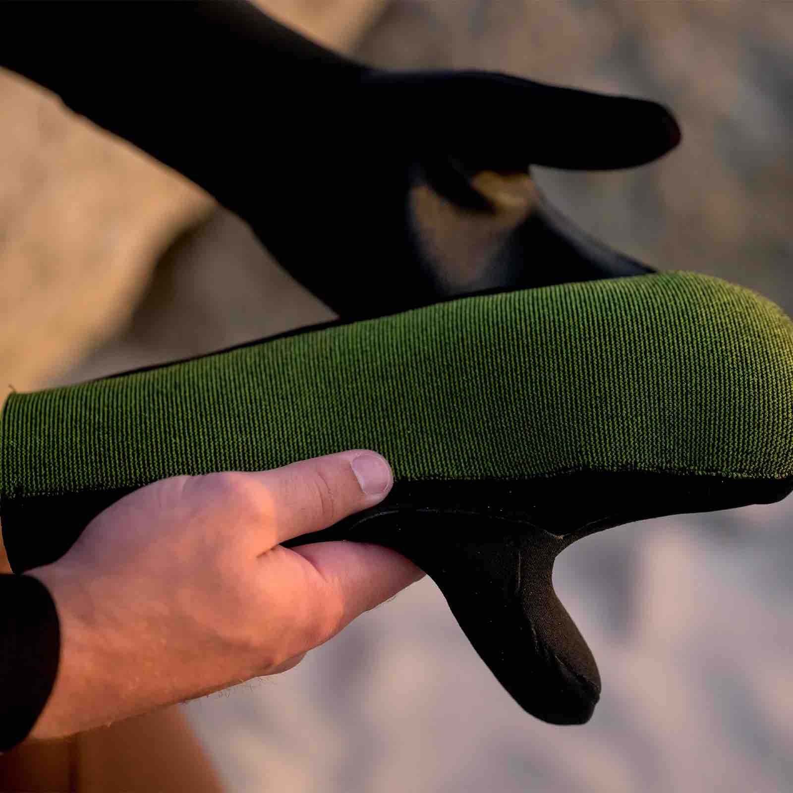 ION Arctic 5/4mm Adult Mitten - Image 2