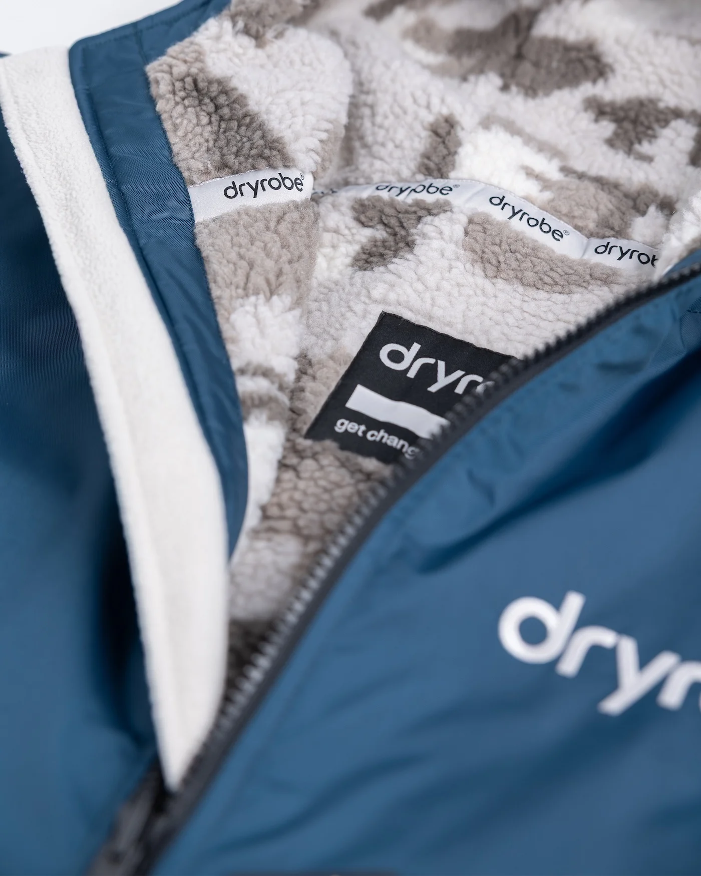 Dryrobe Advance Long Sleeve Adult Changing Robe - Image 6